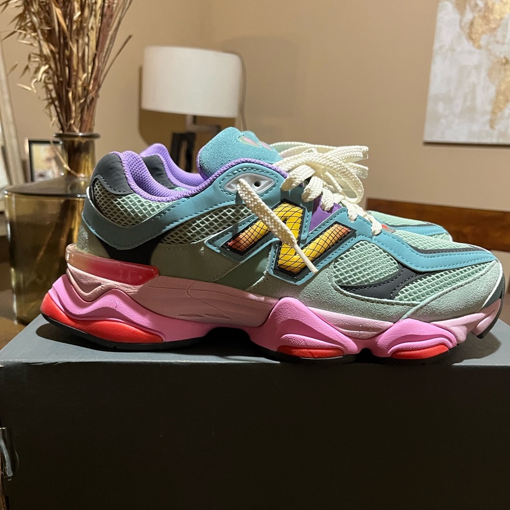 New Balance Blue and Pink Sneakers with Chunky Design - Picture 2 of 4